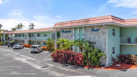 117 Lehane Ter #201, North Palm Beach, FL 33408