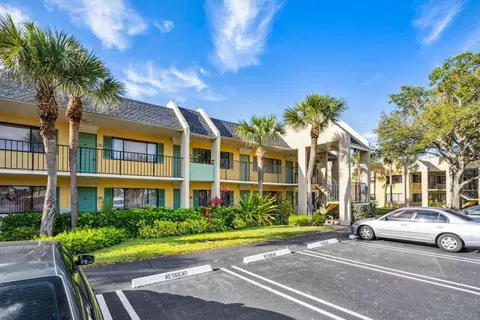 1618 Meadows W, Boynton Beach, FL 33436