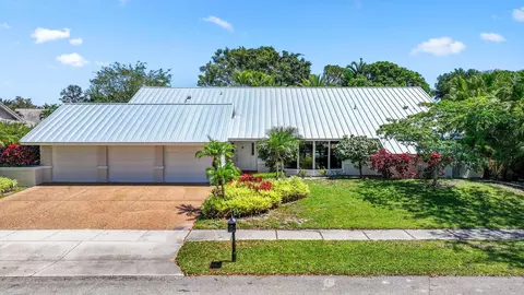3035 St James Dr, Boca Raton, FL 33434