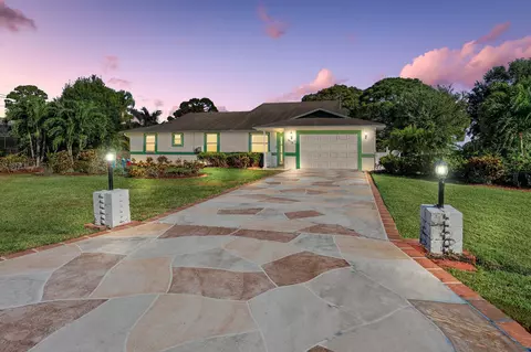 1809 SE Deming Ave, Port Saint Lucie, FL 34952