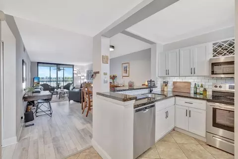 113 Lake Emerald #409, Oakland Park, FL 33309