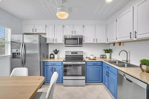 8826 W Mcnab Rd #201, Tamarac, FL 33321