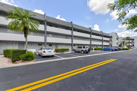 7847 Golf Cir #202, Margate, FL 33063