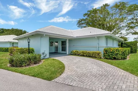 5 Slash Pine Dr, Boynton Beach, FL 33436