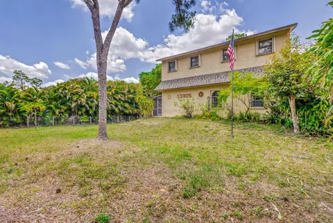 13705 Persimmon Blvd, The Acreage, FL 33411