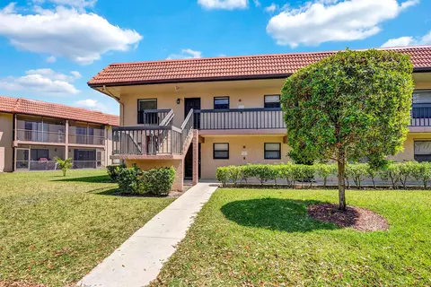 21895 Lake Forest Cir #201, Boca Raton, FL 33433