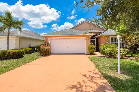 520 SW Cyrilla Trl, Port Saint Lucie, FL 34953