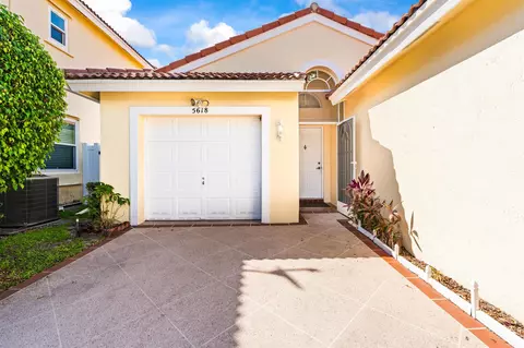 5618 Kingsmill Ct, Greenacres, FL 33463