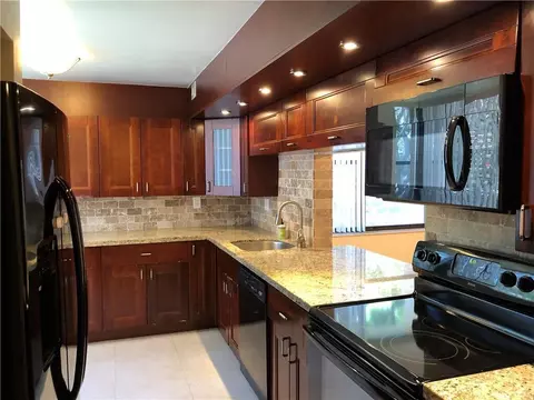 6800 Cypress #215, Plantation, FL 33317