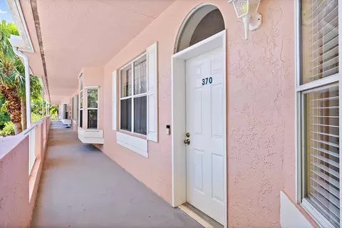 18081 SE Country Clb #370, Tequesta, FL 33469
