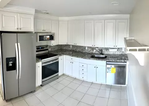 3026 Lincoln B #3026, Boca Raton, FL 33434