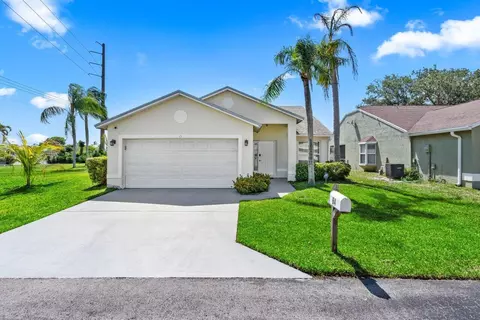 64 Paxford Ln, Boynton Beach, FL 33426