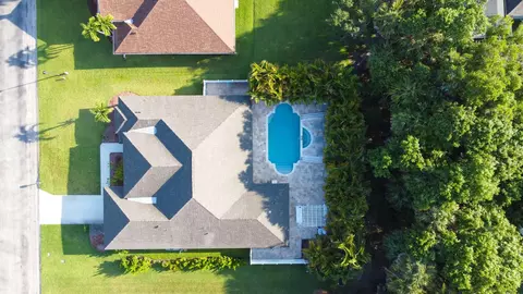 832 Alexandra Ave SW, Vero Beach, FL 32968
