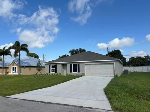 2082 SE Buttonwood Dr, Port Saint Lucie, FL 34952