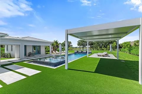 Exterior - 20065 SE Bridgewater Dr, Jupiter, FL 33458 photo 5 of 30