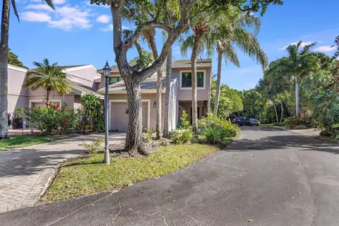 6650 Thornhill Ct, Boca Raton, FL 33433