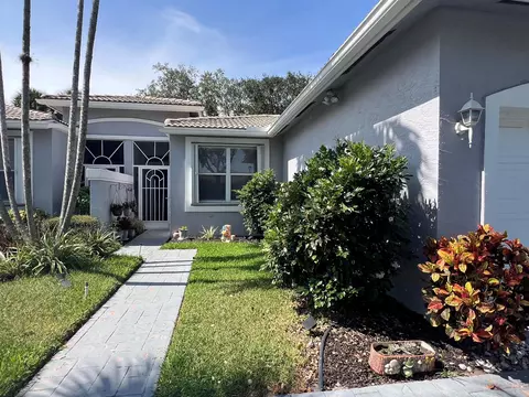 9875 Crescent View Dr S, Boynton Beach, FL 33437