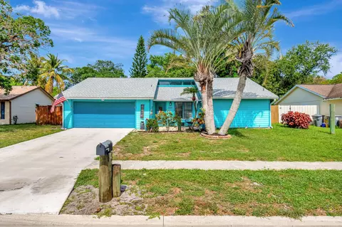 9335 Longmeadow Cir, Boynton Beach, FL 33436