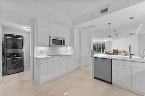 550 SE Mizner Blvd #B206, Boca Raton, FL 33432