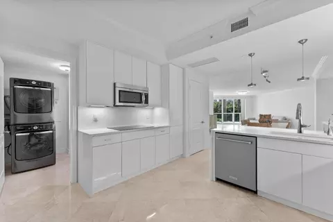 550 SE Mizner Blvd #B206, Boca Raton, FL 33432
