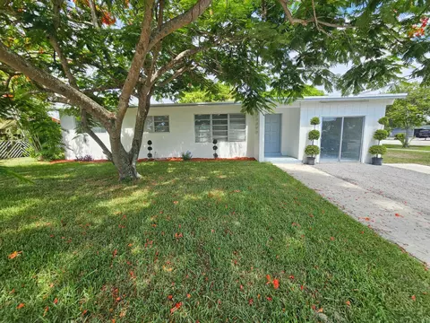 99 Henthorne Dr, Palm Springs, FL 33461