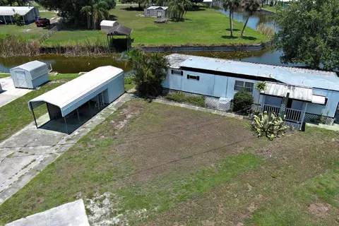 1071 Peach Ln, Okeechobee, FL 34974