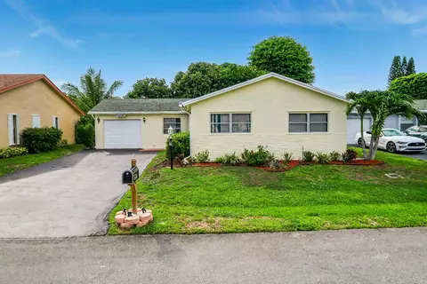 7095 Pine Bluff Dr, Lake Worth, FL 33467