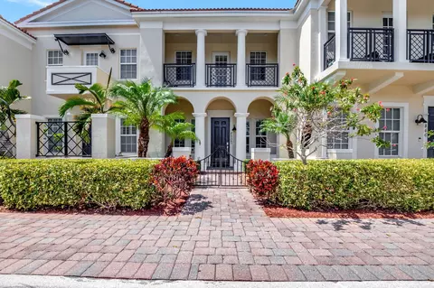 850 NW 83rd Ln, Boca Raton, FL 33487