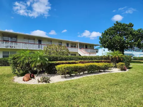82 Camden #D, West Palm Beach, FL 33417