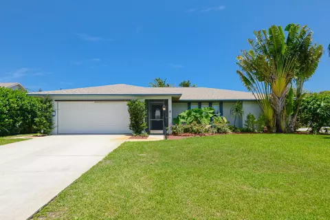 2301 SE Patio Cir, Port Saint Lucie, FL 34952