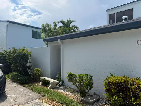 129 Lehane Ter 130 #130, North Palm Beach, FL 33408
