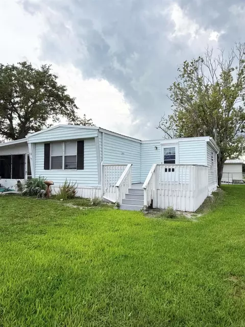 302 Pinecrest Ave NW, Moore Haven, FL 33471