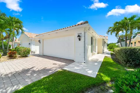 1056 SW Balmoral Trce, Stuart, FL 34997