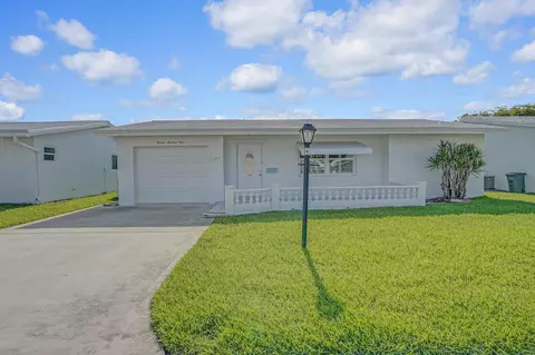 1304 SW 23rd St, Boynton Beach, FL 33426