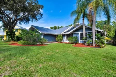 10510 SE Jupiter Narrows Dr, Hobe Sound, FL 33455