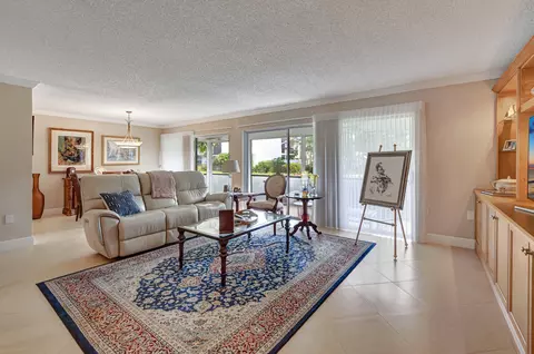 6890 Willow Wood #203, Boca Raton, FL 33434
