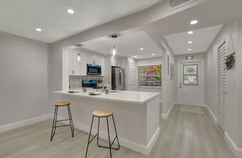 25 Abbey Ln #103, Delray Beach, FL 33446
