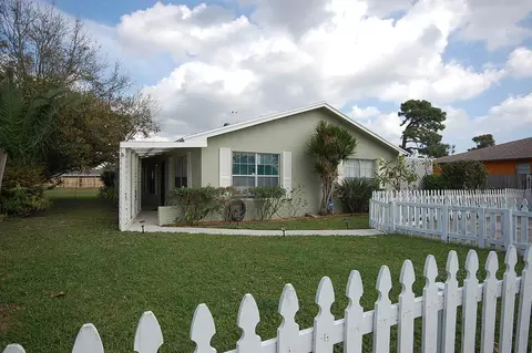 3941 W Roan Ct, Palm Beach Gardens, FL 33403