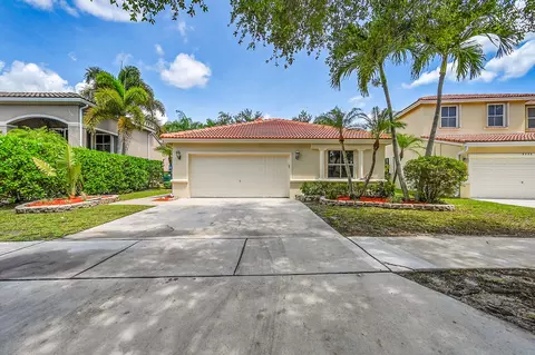 5365 NW 49th St, Coconut Creek, FL 33073