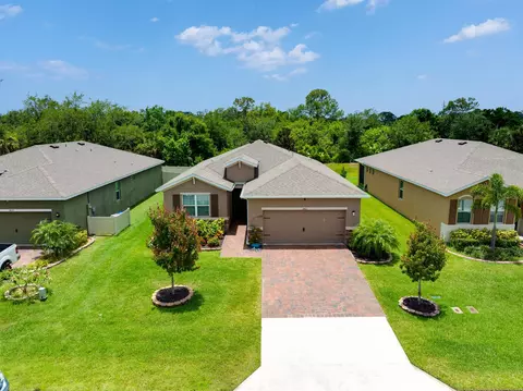 2431 Crowned Eagle Cir SW, Vero Beach, FL 32962