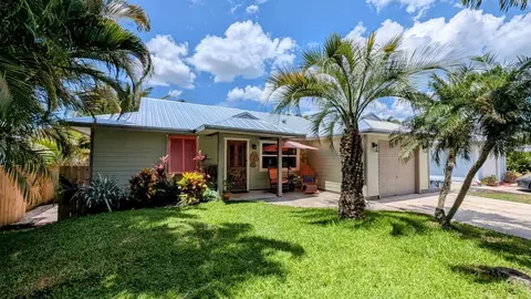 3725 SE Middle St, Stuart, FL 34997