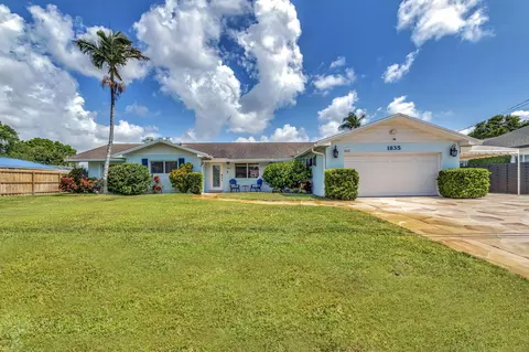 1835 Carandis Rd, Lake Clarke Shores, FL 33406