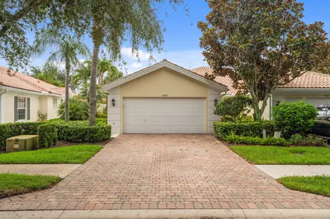 649 Hudson Bay Dr, Palm Beach Gardens, FL 33410