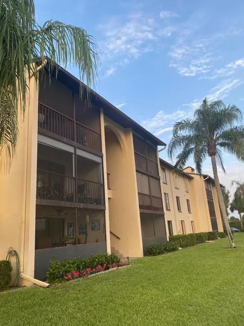 806 Sky Pine Way #G3, Greenacres, FL 33415