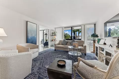 2000 Presidential Way #205, West Palm Beach, FL 33401
