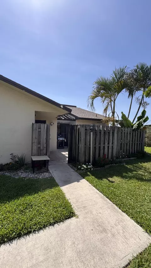 1301 Waterview Cir, Palm Springs, FL 33461