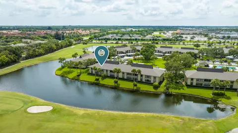 28 Plantation Dr #204, Vero Beach, FL 32966