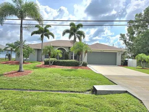 5237 NW Milner Dr, Port Saint Lucie, FL 34983