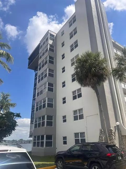1175 NE Miami Gdns #301, Miami, FL 33179