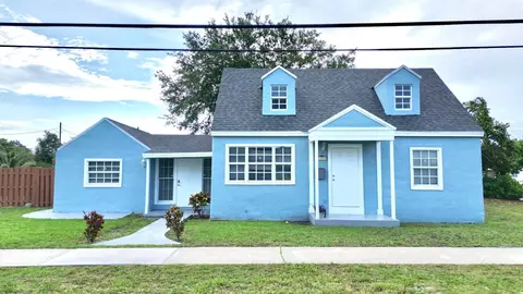 307 4th St, Lake Park, FL 33403